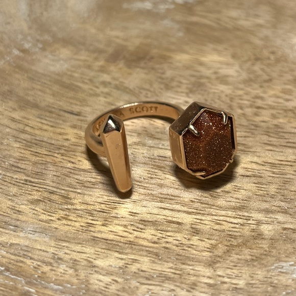 Kendra Scott Theodore Ring - Shiny Orange Goldstone - Picture 5 of 14